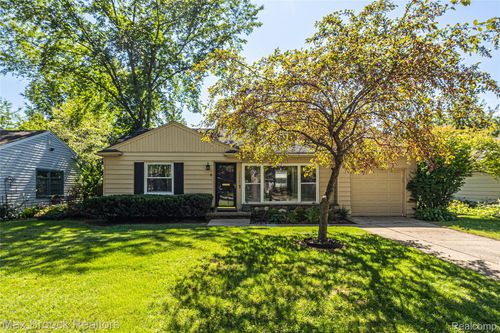 15743 Birwood Ave, Beverly Hills, MI, 48025-3333 | Card Image