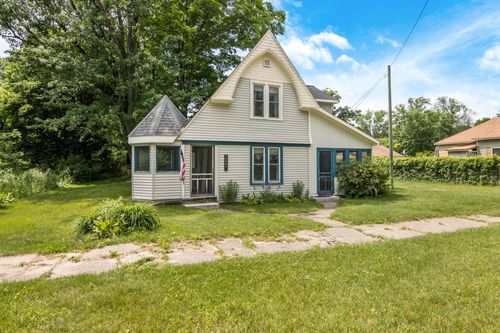 7692 3rd St, Thompsonville, MI, 49683-9362 | Card Image