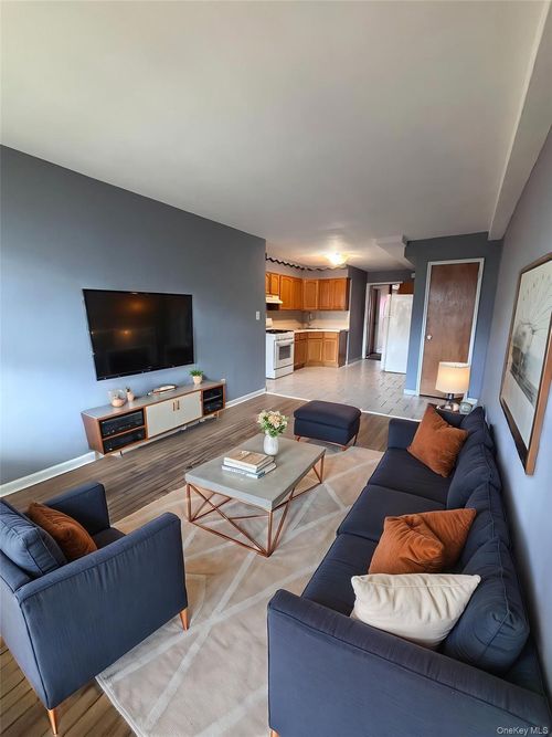 20010 32nd Ave, Bayside, NY, 11361-1038 | Card Image