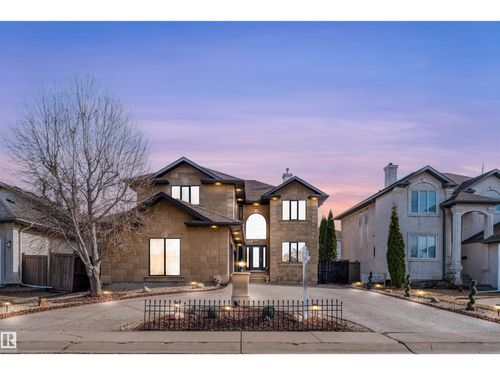8715 160a Ave Nw, Edmonton, AB, T5Z3K4 | Card Image