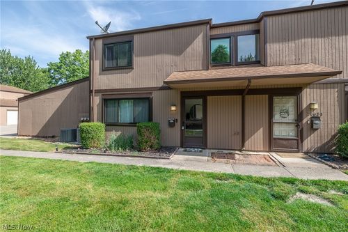 26653 Lake Of The Falls Blvd, Olmsted Falls, OH, 44138-2608 | Card Image