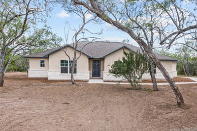 121 Sylas Hayes Loop, House other with 3 bedrooms, 2 bathrooms and null parking in Leming TX | Image 1