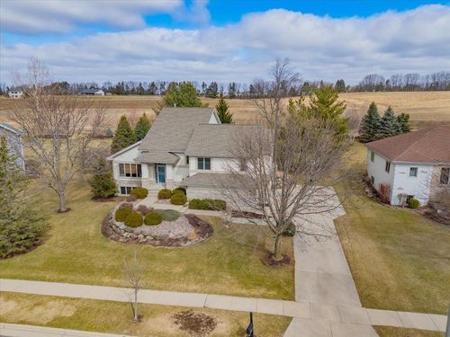 9514 Hill Creek Dr, Verona, WI, 53593-7979 | Card Image