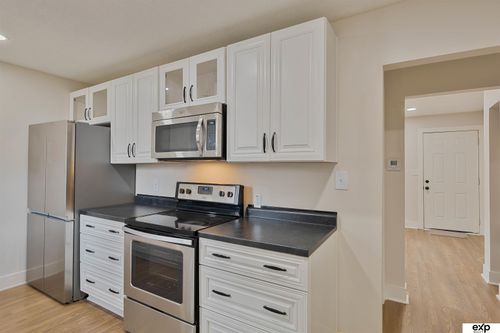 3305 N 38th St, Omaha, NE, 68111-3141 | Card Image