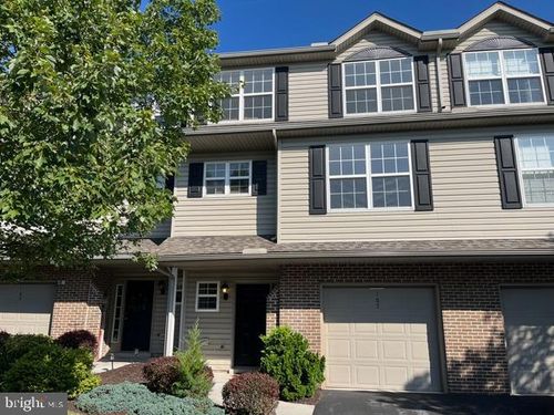 107 Hawk Ct, HUMMELSTOWN, PA, 17036-8862 | Card Image