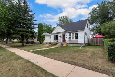 5619 50 St, House detached with 4 bedrooms, 2 bathrooms and 4 parking in Lloydminster AB | Image 2