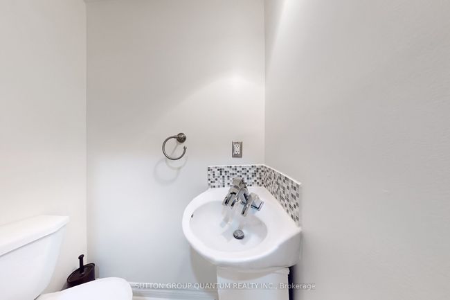 132 John St, House attached with 3 bedrooms, 4 bathrooms and null parking in Oakville ON | Image 6