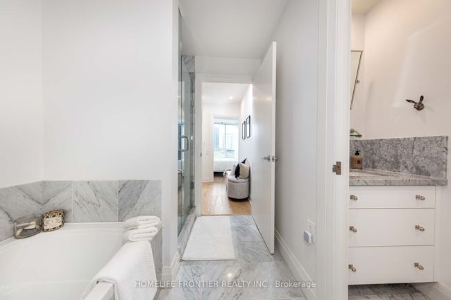 905 - 20 Scrivener Sq, Condo with 2 bedrooms, 1 bathrooms and 1 parking in Toronto ON | Image 13
