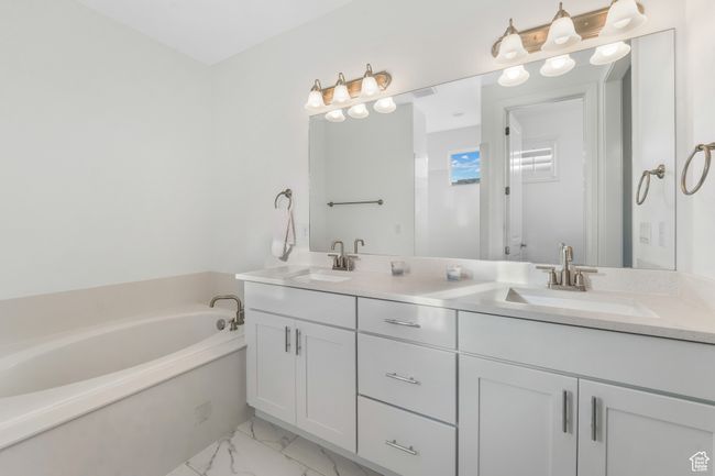 Master Bathroom | Image 19