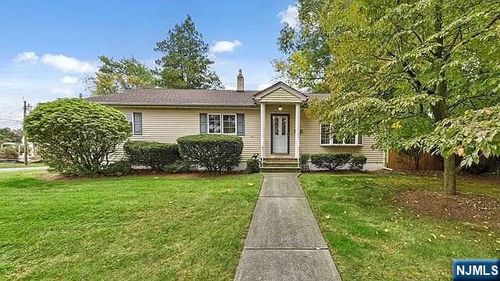 252 Valley Rd, River Edge, NJ, 07661-1018 | Card Image