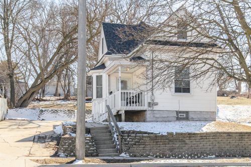 821 E Main St, Waukesha, WI, 53186-5101 | Card Image