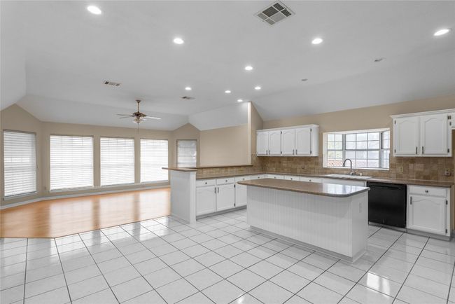 10018 Wild Dunes Dr, House other with 4 bedrooms, 3 bathrooms and 4 parking in Austin TX | Image 13