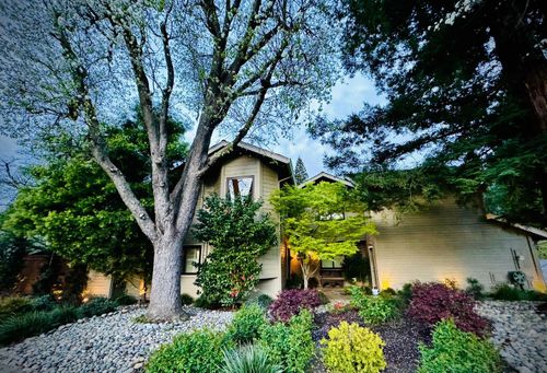 1906 University Park Dr, Sacramento, CA, 95825-8210 | Card Image