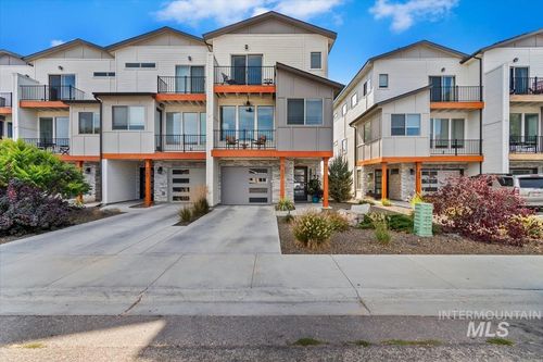 7803 W Crestwood Dr, Boise, ID, 83704-3020 | Card Image