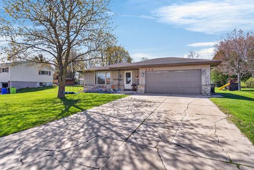 823 Tyler Road, Howards Grove, WI, 53083 | Card Image