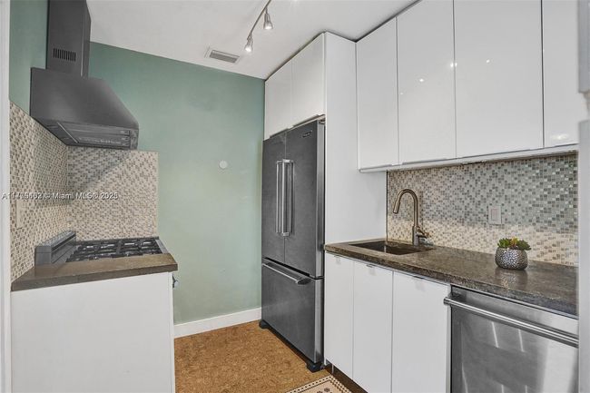 2462 Sw 22 Nd Ter, House other with 3 bedrooms, 2 bathrooms and null parking in Miami FL | Image 14