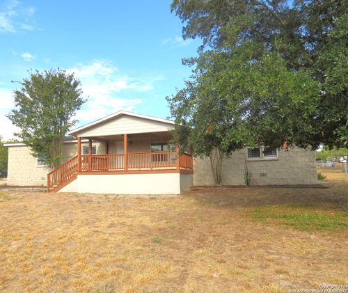 315 Loraine Dr, Devine, TX, 78016-3016 | Card Image