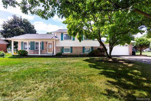 6361 Emerald Lake Dr, Troy, MI, 48085-1335 | Card Image