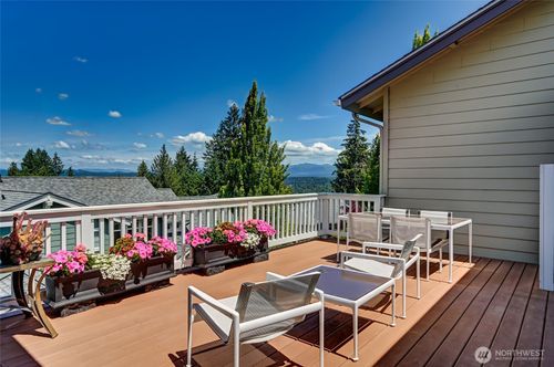 12412 243rd Ter Ne, Redmond, WA, 98053-5760 | Card Image
