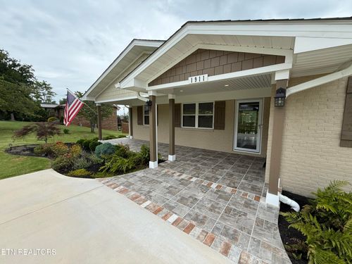 1911 Smoky View Cir, Maryville, TN, 37801-7857 | Card Image