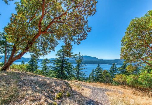 64 Hammond Ln, Eastsound, WA, 98245-5320 | Card Image