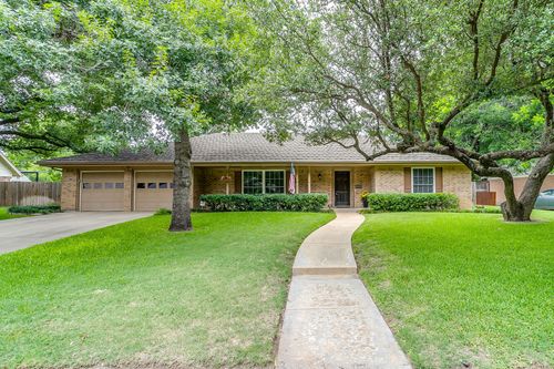 8520 Marys Creek Dr, Benbrook, TX, 76116-7622 | Card Image