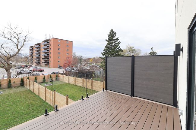 1046 Roosevelt Rd, House attached with 5 bedrooms, 6 bathrooms and 2 parking in Mississauga ON | Image 9
