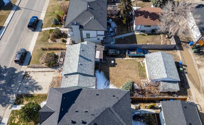 4508 21 Avenue Avenue Nw, Home with 2 bedrooms, 1 bathrooms and 4 parking in Calgary AB | Image 5