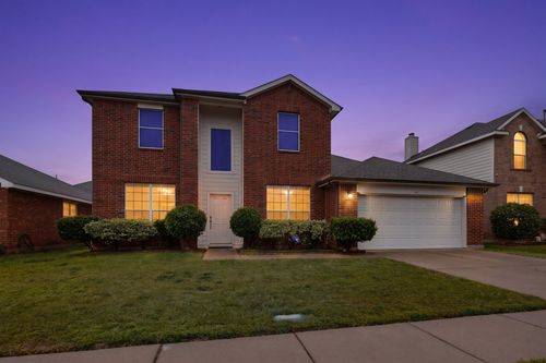 317 E Clover Park Dr, Fort Worth, TX, 76140-5561 | Card Image