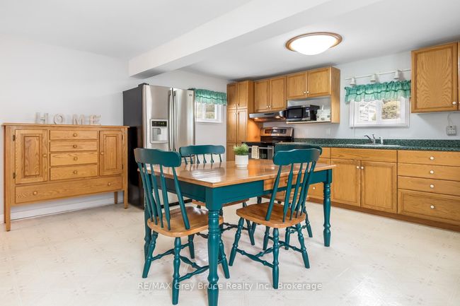 12 Guelph St, House other with 3 bedrooms, 1 bathrooms and 4 parking in Sauble Beach ON | Image 10