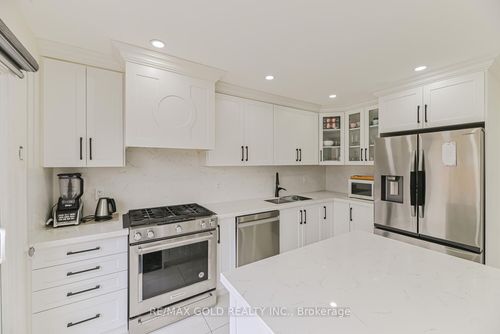 81 Drake Blvd, Brampton, ON, L6T3L2 | Card Image