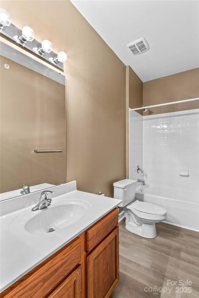 Secondary Full Bath | Image 27