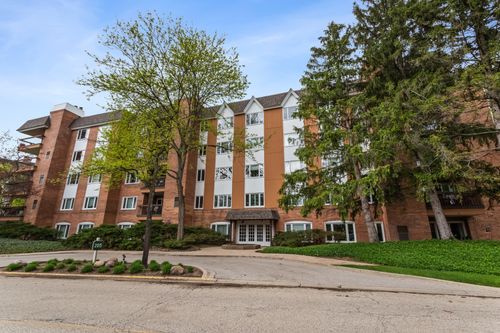 313-205 Rivershire Ln, Lincolnshire, IL, 60069-3807 | Card Image