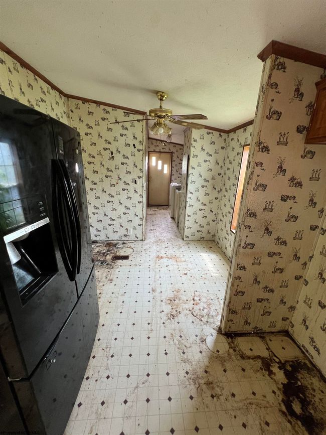 209 Thomas Ave, House other with 3 bedrooms, 2 bathrooms and null parking in Nutter Fort WV | Image 9