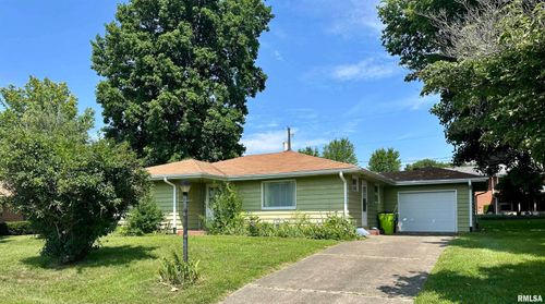 4 Westgate Cir, Jacksonville, IL, 62650-2643 | Card Image
