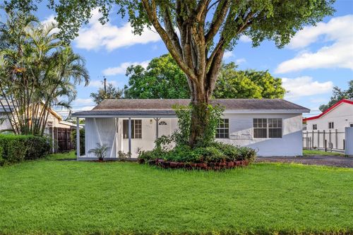 6825 Sw 12th St, Pembroke Pines, FL, 33023-2049 | Card Image