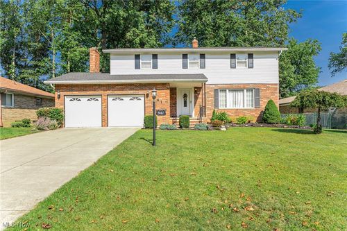 941 Meadview Dr, Seven Hills, OH, 44131-2910 | Card Image