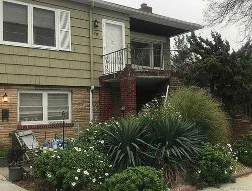 upper-90 Mohawk Ave, East Atlantic Beach, NY, 11561-1037 | Card Image