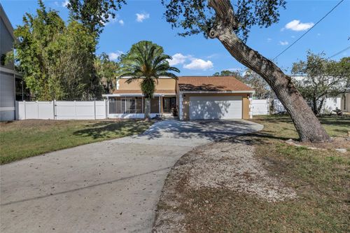 915 Seminole Blvd, TARPON SPRINGS, FL, 34689-2438 | Card Image