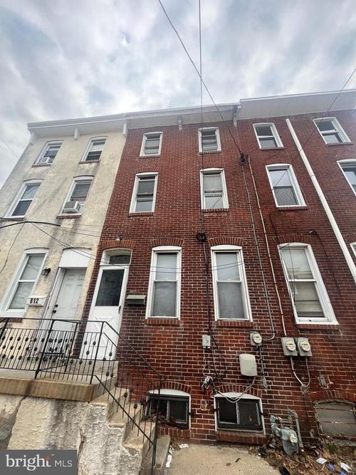 814 Upland St, CHESTER, PA, 19013-6010 | Card Image