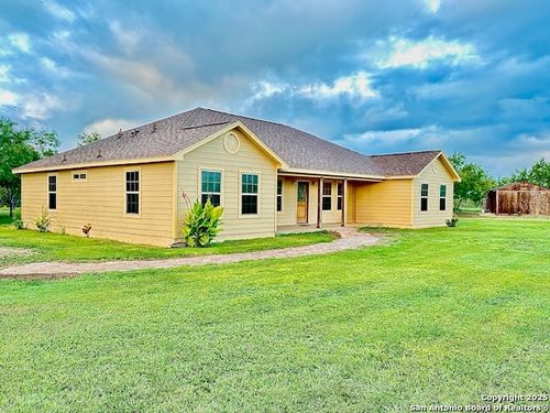 5476 W Us Highway 90, Uvalde, TX, 78801-4144 | Card Image
