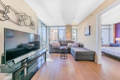 2401 - 610 Granville St, Condo with 1 bedrooms, 1 bathrooms and 1 parking in Vancouver BC | Image 2