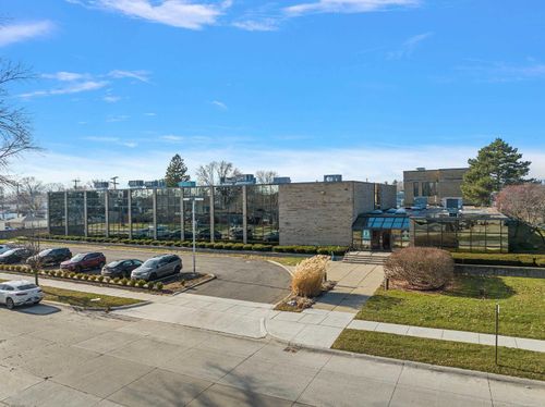 17200 E 10 Mile Rd, Eastpointe, MI, 48021-3355 | Card Image