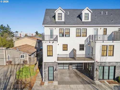 520 56th Ave, Portland, OR, 97213-3152 | Card Image