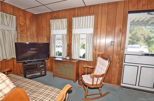 12 Hawthorne St, Williston Park, NY, 11596-1706 | Card Image