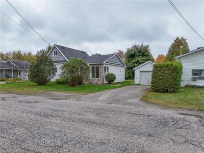 293 Arthur St, House other with 3 bedrooms, 1 bathrooms and 3 parking in Sturgeon Falls ON | Image 3