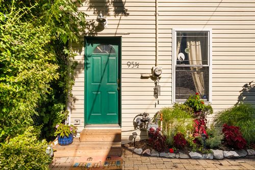 95 1/2 Fuller Ave, Toronto, ON, M6R2C4 | Card Image