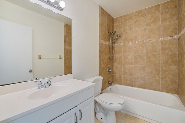 1700 Nw 4 Th Ave, Townhouse with 2 bedrooms, 3 bathrooms and null parking in Boca Raton FL | Image 12