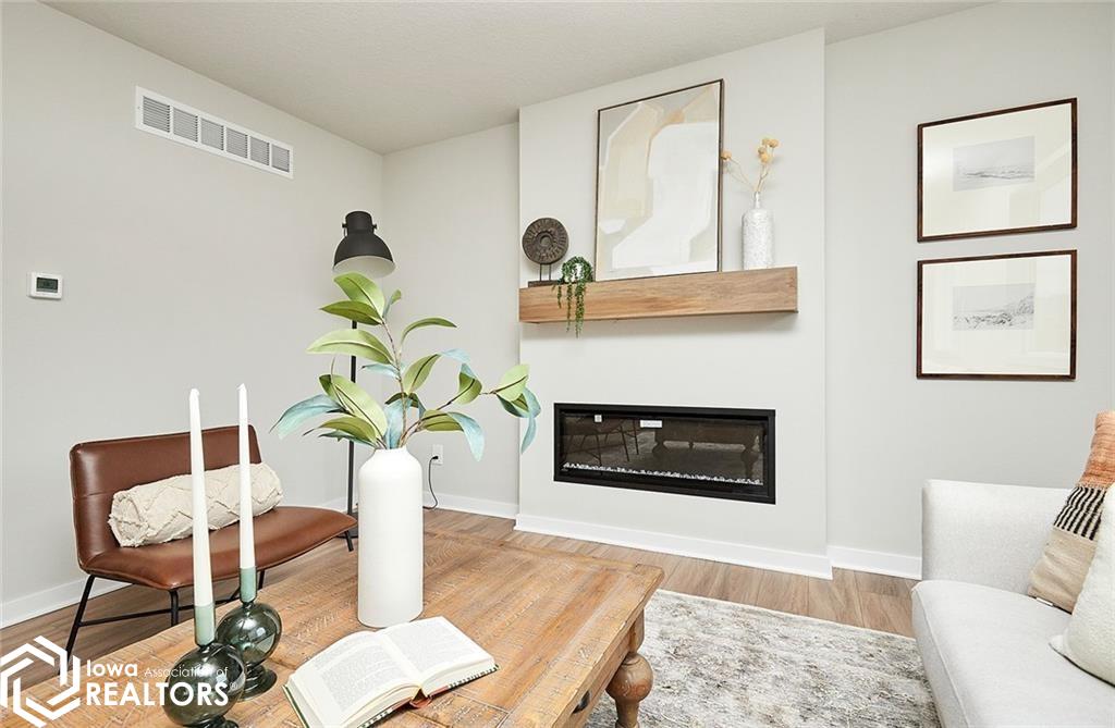 Pine Ave, Norwalk, IA 50211
