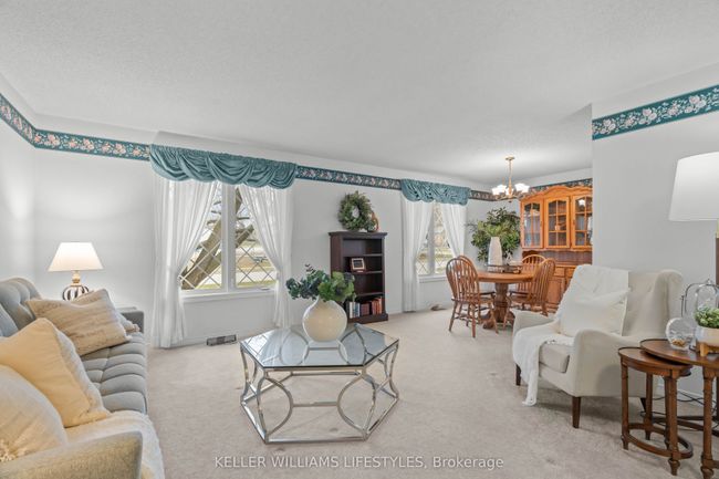 60 James St N, House other with 3 bedrooms, 2 bathrooms and 2 parking in Forest ON | Image 5